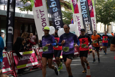 Imágenes de la V edición de la Carrera Solidaria Navarra que recauda fondos para Anfas
