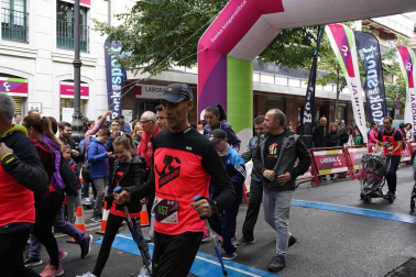Imágenes de la V edición de la Carrera Solidaria Navarra que recauda fondos para Anfas
