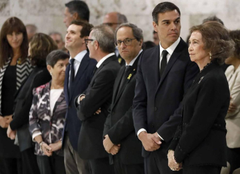 El funeral de la cantante, fallecida este sábado, ha congregado a personalidades del mundo de la política y la cultura