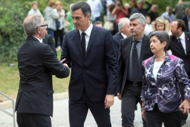 El funeral de la cantante, fallecida este sábado, ha congregado a personalidades del mundo de la política y la cultura