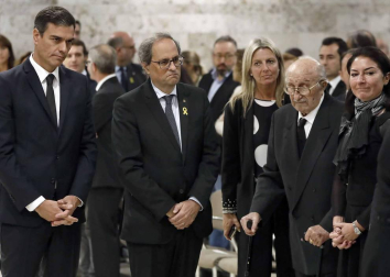 El funeral de la cantante, fallecida este sábado, ha congregado a personalidades del mundo de la política y la cultura