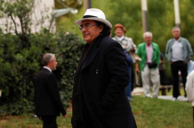 El funeral de la cantante, fallecida este sábado, ha congregado a personalidades del mundo de la política y la cultura