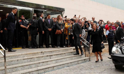 El funeral de la cantante, fallecida este sábado, ha congregado a personalidades del mundo de la política y la cultura