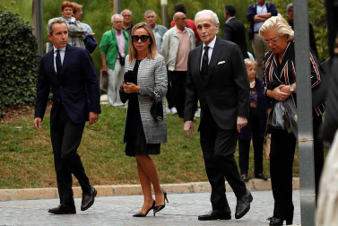 El funeral de la cantante, fallecida este sábado, ha congregado a personalidades del mundo de la política y la cultura