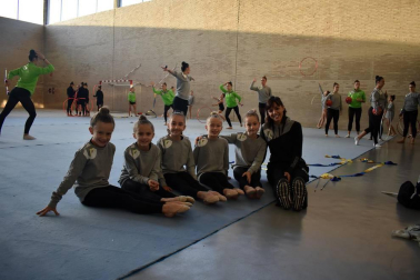 El sábado 6 de octubre se disputó en el Polideportivo de Mendillorri el Campeonato Navarro de Gimnasia Rítmica. En él tomaron parte en torno a 145 gimnastas pertenecientes a siete clubes navarros, que compitieron en las categorías benjamín, alevín, infantil, cadete, juvenil, senior y primera categoría. El torneo era valedero, además, para los Juegos Deportivos de Navarra y clasificatorio para varios campeonatos y Copas de España individuales y de conjuntos. Uno de ellos será el Campeonato de España de Conjuntos Absoluto, que tendrá su sede en el Navarra Arena.