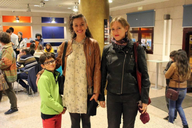 El Auditorio de Barañáin acogió una original propuesta de danza contemporánea en la que se invitó al público a reflexionar sobre la imagen de la masculinidad en la sociedad actual, bajo un título que ya daba alguna pista sobre su intención: 'La maldición de los hombres Malboro'. Una obra producida por la compañía Isabel Vázquez / Excéntrica Producciones & Elena Carrascal.