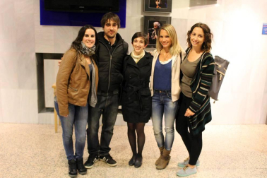 El Auditorio de Barañáin acogió una original propuesta de danza contemporánea en la que se invitó al público a reflexionar sobre la imagen de la masculinidad en la sociedad actual, bajo un título que ya daba alguna pista sobre su intención: 'La maldición de los hombres Malboro'. Una obra producida por la compañía Isabel Vázquez / Excéntrica Producciones & Elena Carrascal.