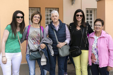 El sábado 6 de octubre los vecinos de Villava se reunieron bajo el balcón del Ayuntamiento para dar inicio a las fiestas con el tradicional chupinazo. El posterior pasacalles con la Comparsa de gigantes y kilikis, txistularis, gaiteros, dulzaineros y la Txaranga EZK se encargó de trasladar el ambiente festivo al resto de las calles y plazas.