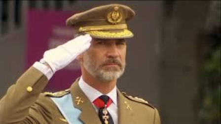 Los reyes presiden el desfile militar de la Fiesta Nacional