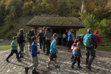 Fotos de la masiva afluencia de turistas en Irati durante el puente del Pilar