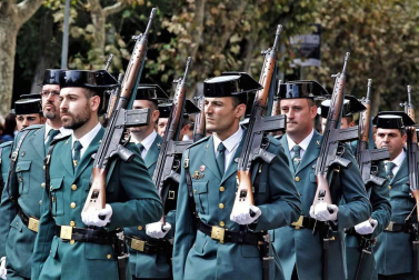 Fotos del día de la patrona de la Guardia Civil en Pamplona.