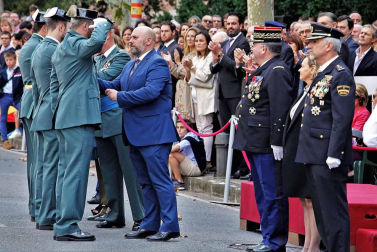 Fotos del día de la patrona de la Guardia Civil en Pamplona.