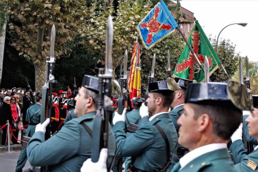 Fotos del día de la patrona de la Guardia Civil en Pamplona.
