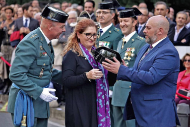 Fotos del día de la patrona de la Guardia Civil en Pamplona.