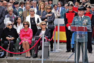 Fotos del día de la patrona de la Guardia Civil en Pamplona.