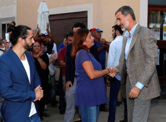 Los Reyes visitan varias casas de Sant Llorenç y conversan con los vecinos