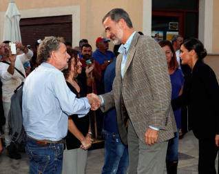 Los Reyes visitan varias casas de Sant Llorenç y conversan con los vecinos