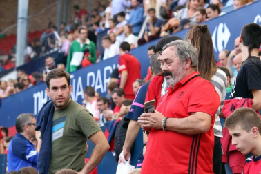 Imágenes del búscate en la grada del Osasuna-Córdoba.