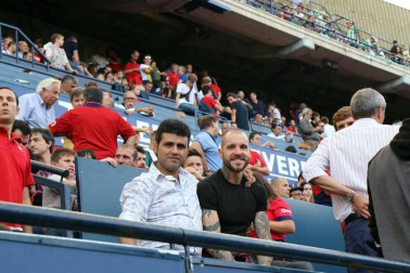 Imágenes del búscate en la grada del Osasuna-Córdoba.
