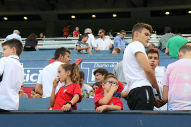Imágenes del búscate en la grada del Osasuna-Córdoba.
