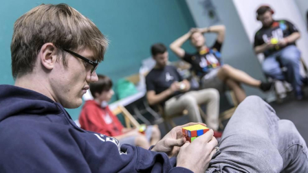 El XV Campeonato de España de Speedcubing tuvo lugar en el frontón de labrit, con 148 jugadores inscritos.