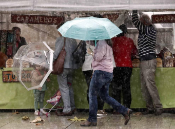 Imágenes de la llegada de los restos del ciclón Leslie a Navarra