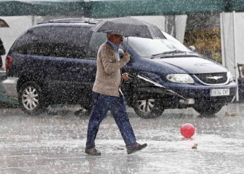 Imágenes de la llegada de los restos del ciclón Leslie a Navarra