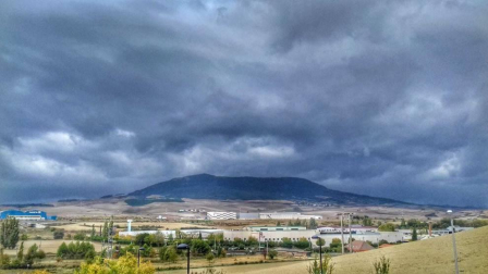 Imágenes de la llegada de los restos del ciclón Leslie a Navarra