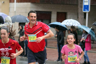Fotos de la carrera disputada bajo la lluvia este domingo en Andosilla.