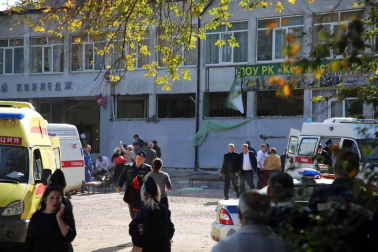 Al menos 18 personas han muerto y alrededor de cuarenta están heridas. El autor del ataque ha sido un estudiante de 18 años, que se ha suicidado tras el ataque