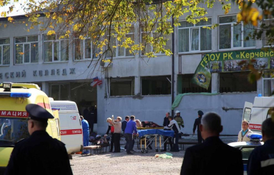 Al menos 18 personas han muerto y alrededor de cuarenta están heridas. El autor del ataque ha sido un estudiante de 18 años, que se ha suicidado tras el ataque