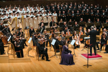 El Orfeón Pamplonés cerraba este sábado con una lluvia de aplausos su participación en las Noches Blancas de San Petersburgo tras dos conciertos que pusieron en pie al público del Mariinsky Concert Hall.