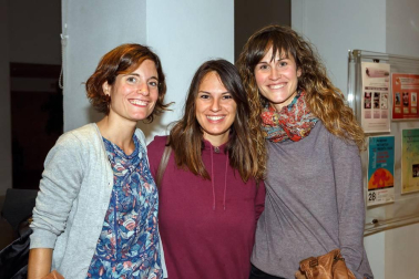 La Casa de Cultura de Zizur Mayor abrió su escenario al grupo TDiferencia, que repartió risas entre el público presente gracias a su obra 'Salir de cuentas a los 50'. Un montaje dirigido por Garbi Losada y protagonizado por Mila Espiga, Patxi Pérez y Maite Redín, que los autores han definido como “una comedia muy loca, en la que seguro nos sentiremos identificados con más de un personajes en algún momento”.