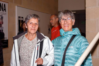 La Casa de Cultura de Zizur Mayor abrió su escenario al grupo TDiferencia, que repartió risas entre el público presente gracias a su obra 'Salir de cuentas a los 50'. Un montaje dirigido por Garbi Losada y protagonizado por Mila Espiga, Patxi Pérez y Maite Redín, que los autores han definido como “una comedia muy loca, en la que seguro nos sentiremos identificados con más de un personajes en algún momento”.