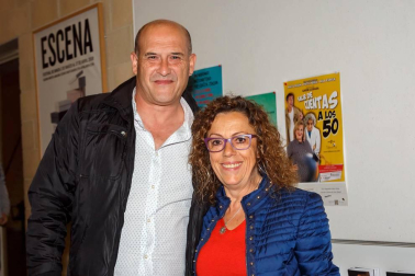 La Casa de Cultura de Zizur Mayor abrió su escenario al grupo TDiferencia, que repartió risas entre el público presente gracias a su obra 'Salir de cuentas a los 50'. Un montaje dirigido por Garbi Losada y protagonizado por Mila Espiga, Patxi Pérez y Maite Redín, que los autores han definido como “una comedia muy loca, en la que seguro nos sentiremos identificados con más de un personajes en algún momento”.