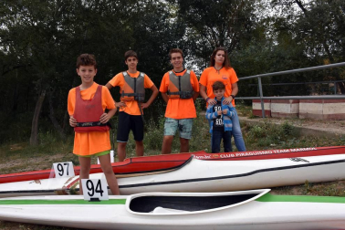 El sábado 13 de octubre se celebró en Tudela el VII Memorial de piragüismo Merche Marín. Organizada por el Club de Piragüismo Team Mámol, la cita reunió a piragüistas de Navarra y comunidades vecinas en el embarcadero Merche Marín para la disputa de pruebas en categorías alevín, benjamín e infantil.