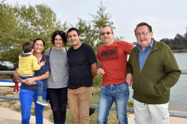 El sábado 13 de octubre se celebró en Tudela el VII Memorial de piragüismo Merche Marín. Organizada por el Club de Piragüismo Team Mámol, la cita reunió a piragüistas de Navarra y comunidades vecinas en el embarcadero Merche Marín para la disputa de pruebas en categorías alevín, benjamín e infantil.