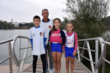 El sábado 13 de octubre se celebró en Tudela el VII Memorial de piragüismo Merche Marín. Organizada por el Club de Piragüismo Team Mámol, la cita reunió a piragüistas de Navarra y comunidades vecinas en el embarcadero Merche Marín para la disputa de pruebas en categorías alevín, benjamín e infantil.
