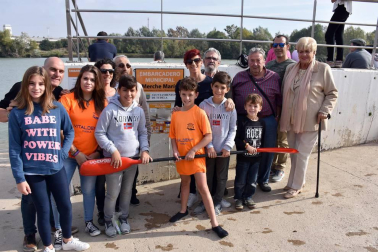 El sábado 13 de octubre se celebró en Tudela el VII Memorial de piragüismo Merche Marín. Organizada por el Club de Piragüismo Team Mámol, la cita reunió a piragüistas de Navarra y comunidades vecinas en el embarcadero Merche Marín para la disputa de pruebas en categorías alevín, benjamín e infantil.