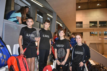 El pasado fin de semana se celebró en el Polideportivo Lizarreria, el Máster Jóvenes sub 13 y sub 17 de Estella de bádminton. En este torneo tomaron parte en torno a 140 deportistas, entre ellos 22 pertenecientes a los conjuntos navarros CB Azpilagaña, CB Belmecher y CB Estella.