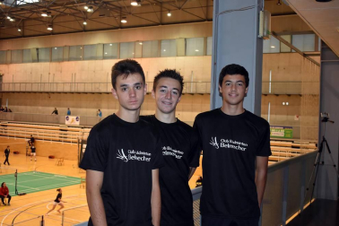 El pasado fin de semana se celebró en el Polideportivo Lizarreria, el Máster Jóvenes sub 13 y sub 17 de Estella de bádminton. En este torneo tomaron parte en torno a 140 deportistas, entre ellos 22 pertenecientes a los conjuntos navarros CB Azpilagaña, CB Belmecher y CB Estella.