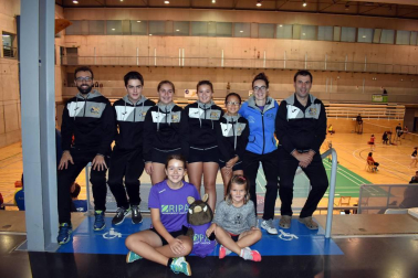 El pasado fin de semana se celebró en el Polideportivo Lizarreria, el Máster Jóvenes sub 13 y sub 17 de Estella de bádminton. En este torneo tomaron parte en torno a 140 deportistas, entre ellos 22 pertenecientes a los conjuntos navarros CB Azpilagaña, CB Belmecher y CB Estella.
