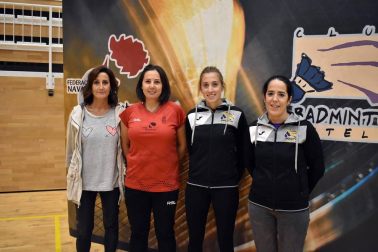 El pasado fin de semana se celebró en el Polideportivo Lizarreria, el Máster Jóvenes sub 13 y sub 17 de Estella de bádminton. En este torneo tomaron parte en torno a 140 deportistas, entre ellos 22 pertenecientes a los conjuntos navarros CB Azpilagaña, CB Belmecher y CB Estella.