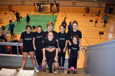 El pasado fin de semana se celebró en el Polideportivo Lizarreria, el Máster Jóvenes sub 13 y sub 17 de Estella de bádminton. En este torneo tomaron parte en torno a 140 deportistas, entre ellos 22 pertenecientes a los conjuntos navarros CB Azpilagaña, CB Belmecher y CB Estella.