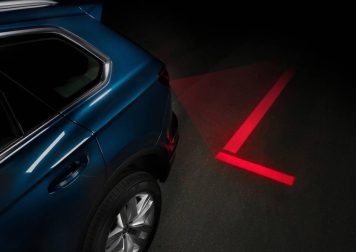 Los nuevos sistemas de alumbrado ayudarán a elevar los estándares de seguridad , según Volkswagen, que acaba de presentar los faros que proyectan información sobre la carretera.