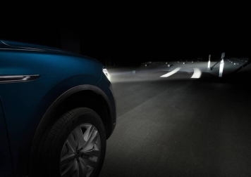 Los nuevos sistemas de alumbrado ayudarán a elevar los estándares de seguridad , según Volkswagen, que acaba de presentar los faros que proyectan información sobre la carretera.