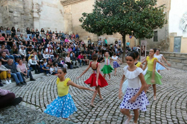 Animación, colorido y fiesta en la celebración del centro de la capital ribera, celebrado este sábado 20 de octubre.