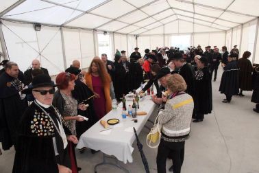La localidad ribera acogió este sábado, 20 de octubre, la reunión anual de los cofrades.
