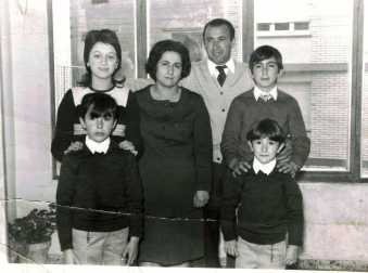 Fotografías antiguas de cuadrillas y familias de Fitero sentados a la mesa en torno a las patatas a la Manarra