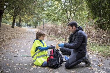Más de 120 voluntarios y voluntarias se han congregado este sábado para participar en la limpieza del río Sadar